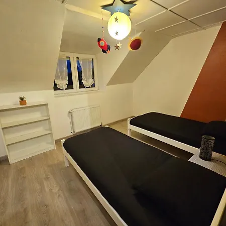 Maison Familiale, 3 Chambres, Jardin Et Parking Prive Villa