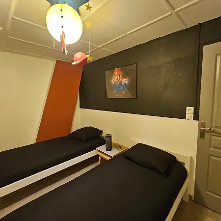 Maison Familiale, 3 Chambres, Jardin Et Parking Prive