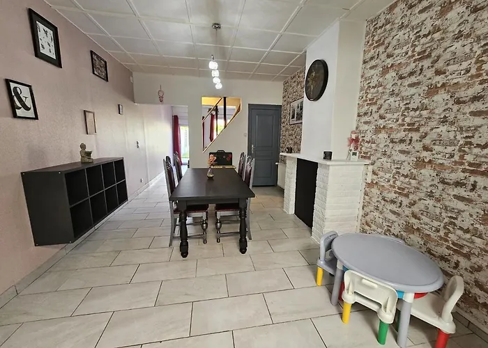 Maison Familiale, 3 Chambres, Jardin Et Parking Prive Villa